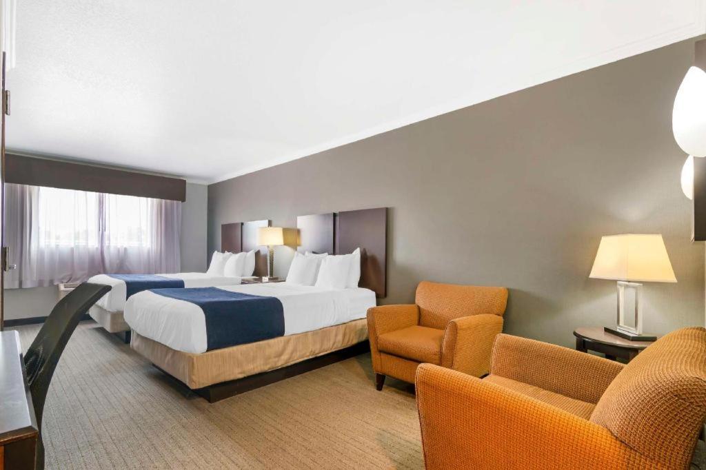 Best Western Plus Olathe Hotel Exterior foto